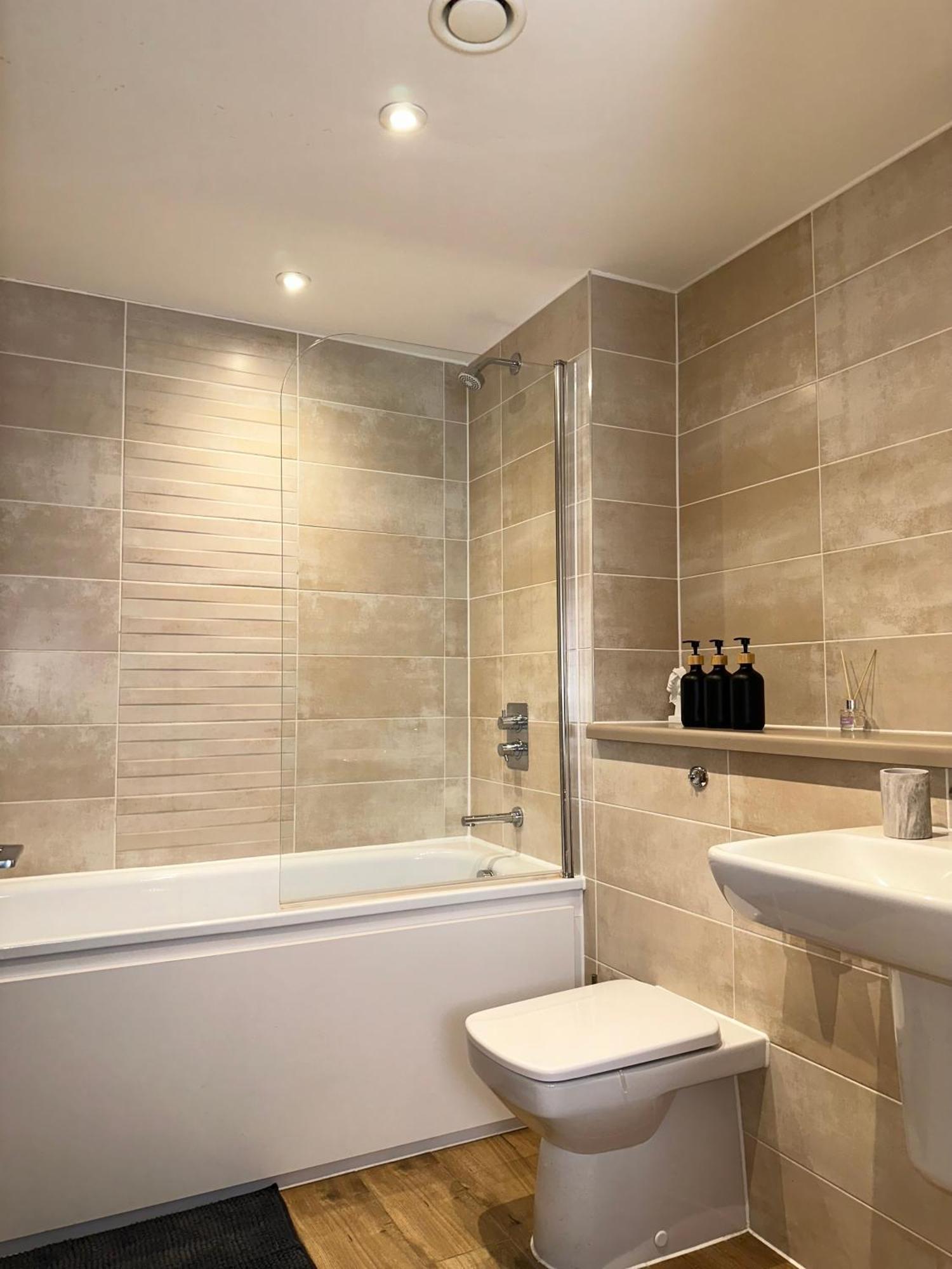 Luxury 2-Bed High-Rise In Manchester With Parking Extérieur photo